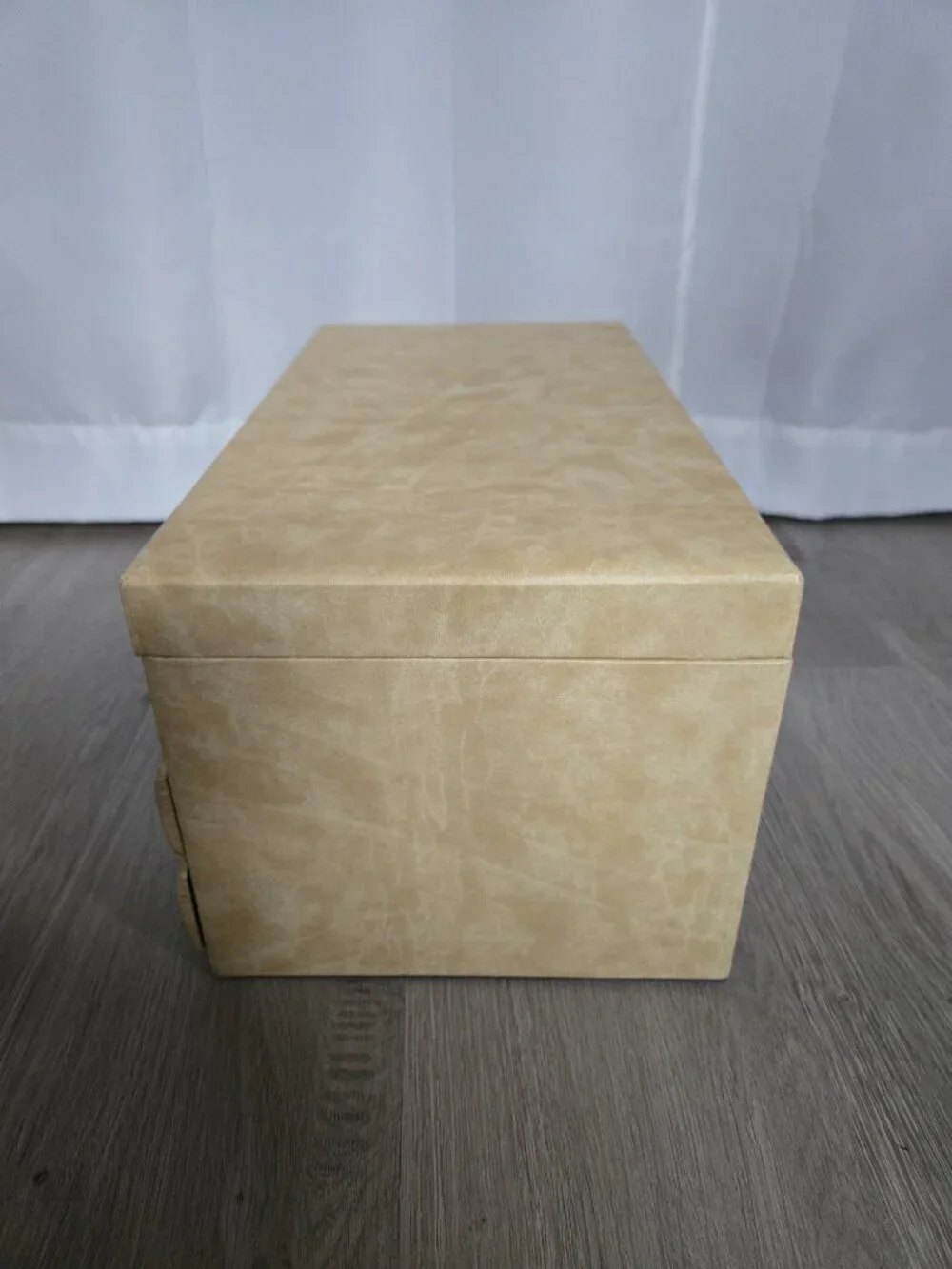 Faux leather jewelry box*